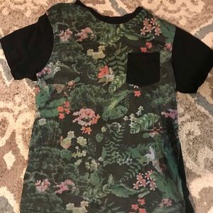 Floral men’s tee